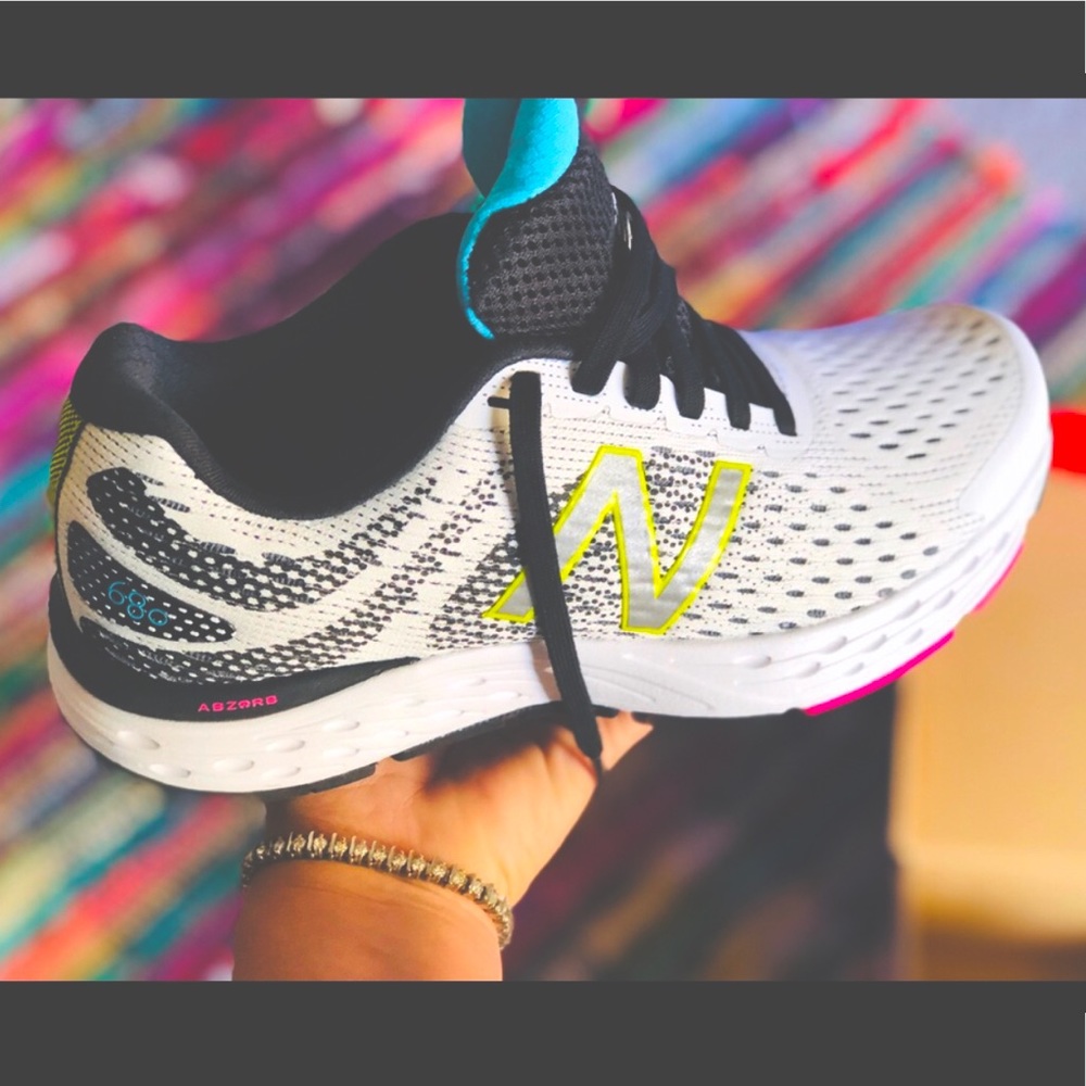 New Balance running shoe 680V6